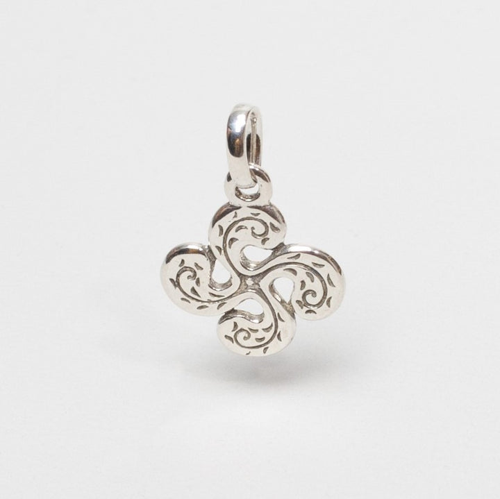 Pendentif Croix Basque Gravee MM
